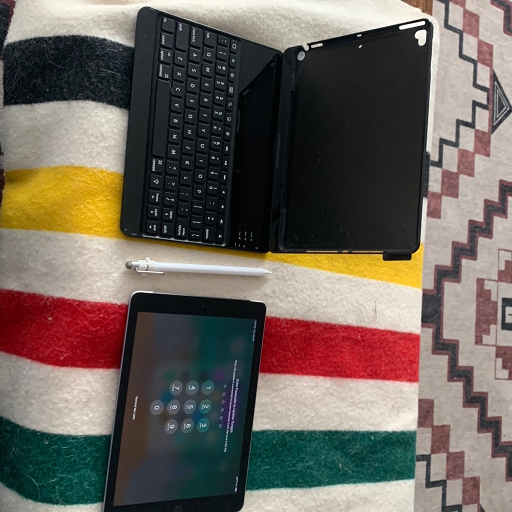 iPad bundle. Clam shell keyboard, apple pen with capacitative touch end cap.